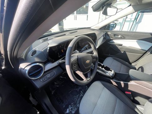 Used 2025 Chevrolet Trax LT image 34