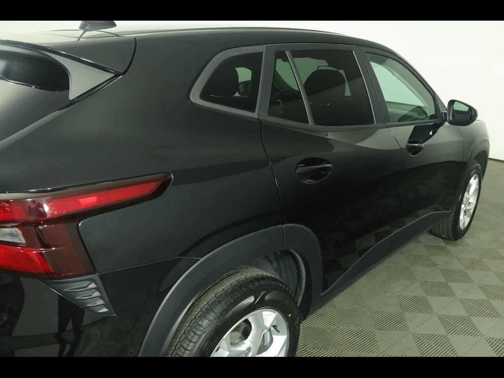 Used 2024 Chevrolet Trax LS w/ LS Convenience Package FWD image 16