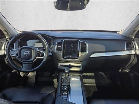 Used 2018 Volvo XC90 T6 Momentum w/ Convenience Package image 16
