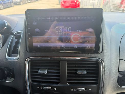 Used 2017 Dodge Grand Caravan SXT FWD image 18