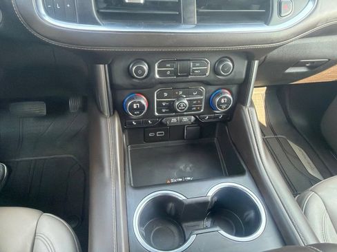 Certified 2023 Chevrolet Suburban Z71 w/ Z71 Off-Road Package AWD/4WD image 24