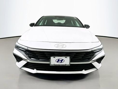 New 2025 Hyundai Elantra SEL image 2