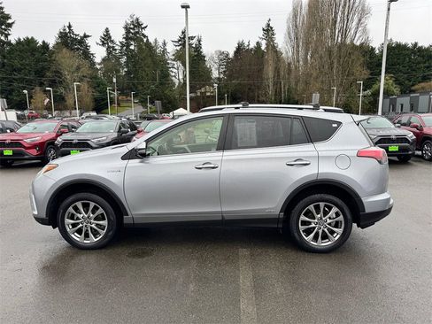 Used 2017 Toyota RAV4 Limited image 4