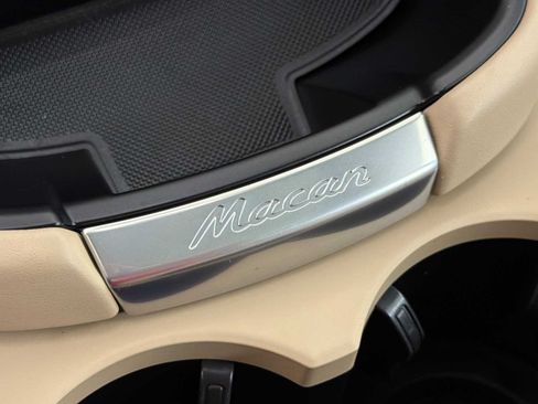 Used 2024 Porsche Macan AWD/4WD image 33