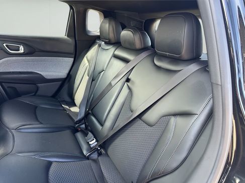 Used 2025 Jeep Compass Latitude image 25