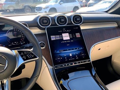 Used 2025 Mercedes-Benz GLC 350e 4MATIC image 5