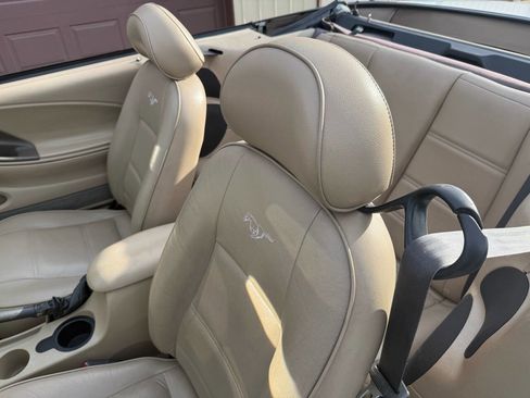 Used 2004 Ford Mustang Deluxe Convertible image 39