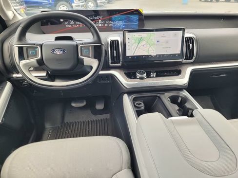 New 2025 Ford Expedition Max Platinum w/ Platinum Ultimate Package AWD/4WD image 7