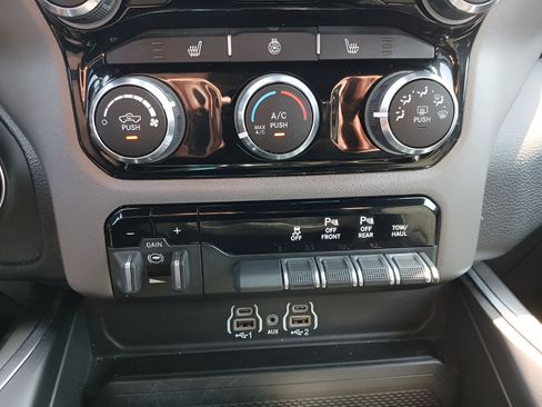 Used 2025 RAM 1500 Big Horn AWD/4WD image 19