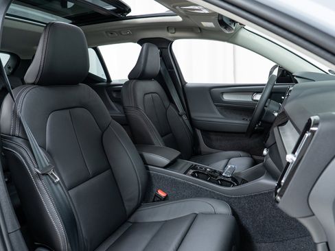 New 2026 Volvo XC40 B5 Plus w/ Protection Package Premier image 22