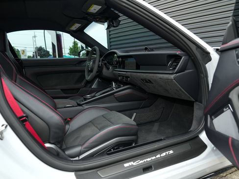 Certified 2024 Porsche 911 Carrera 4 GTS AWD/4WD image 33