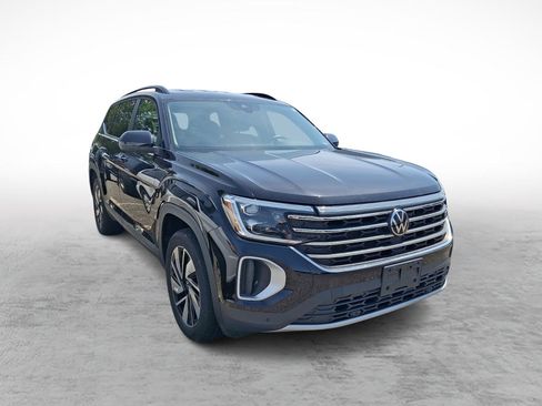Used 2025 Volkswagen Atlas SE FWD image 3