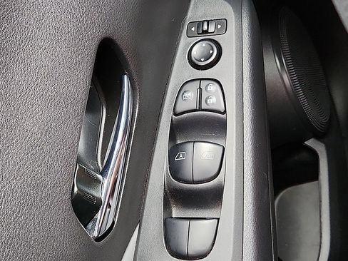 Used 2024 Nissan Kicks SR w/ SR Premium Package FWD image 9