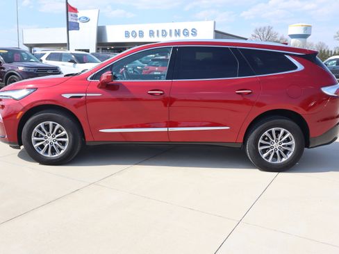 Used 2024 Buick Enclave Essence w/ Technology Package FWD image 8
