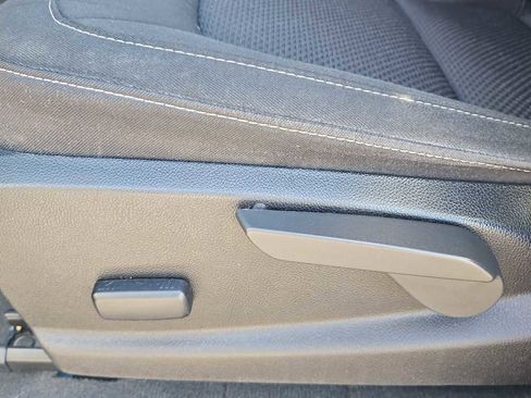 Used 2022 Chevrolet Colorado LT image 14