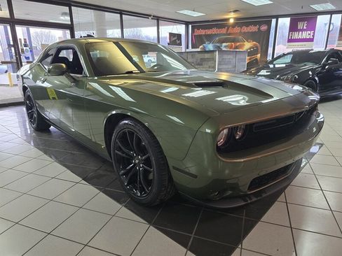 Used 2018 Dodge Challenger SXT w/ Blacktop Package image 3