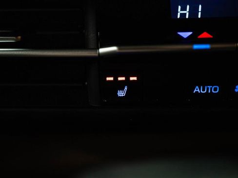 Used 2023 Toyota Sienna XLE FWD image 23