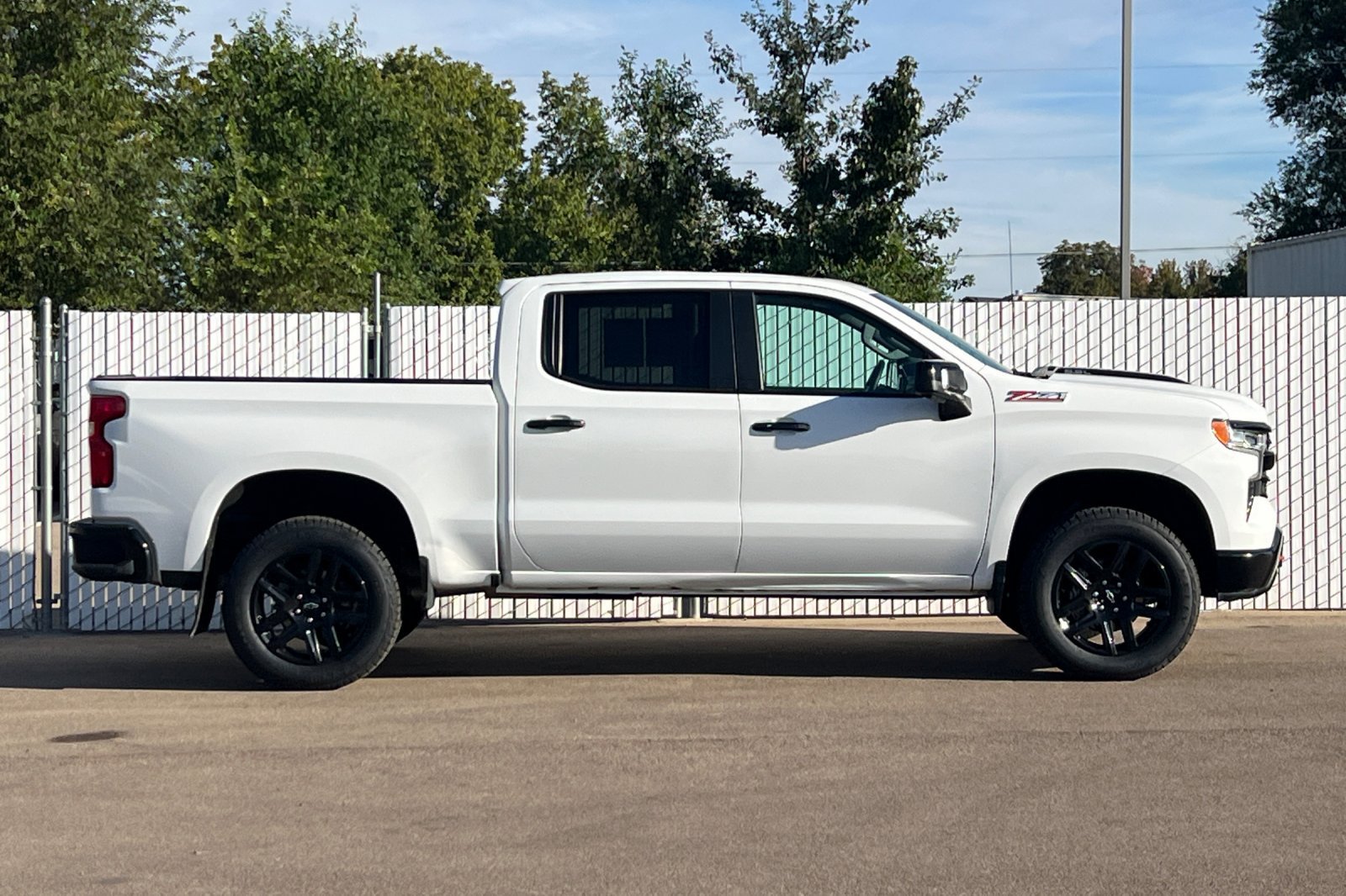 Used 2023 Chevrolet Silverado 1500 LT Trail Boss AWD/4WD image 3