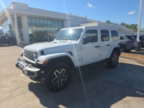 Used 2024 Jeep Wrangler Unlimited Sahara w/ Technology Group AWD/4WD image 1