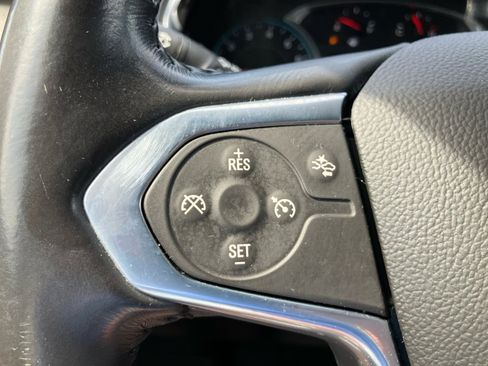 Used 2022 Chevrolet Traverse LT image 23