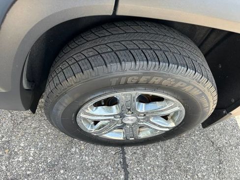Used 2019 GMC Acadia SLE FWD image 20