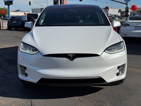 Used 2018 Tesla Model X image 6