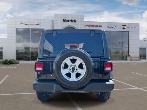 Used 2018 Jeep Wrangler Sport AWD/4WD image 6