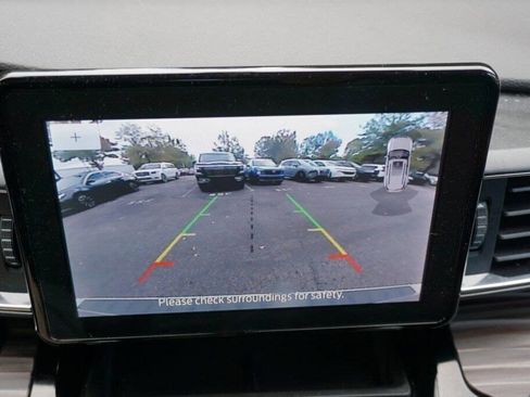 Used 2024 Ford Explorer Limited image 16