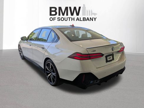 Used 2026 BMW 550e xDrive w/ Premium Package AWD/4WD image 4