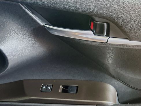 Used 2022 Toyota Camry SE w/ Convenience Package image 32