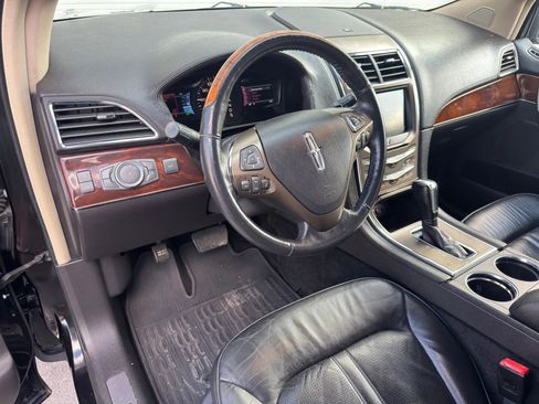 Used 2013 Lincoln MKX FWD image 3