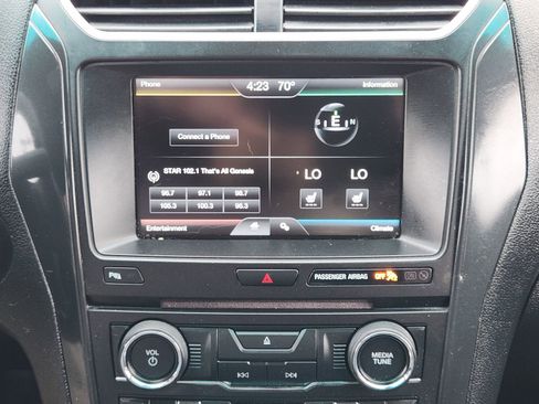 Used 2016 Ford Explorer XLT w/ Equipment Group 202A FWD image 18