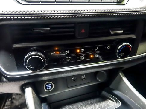 Used 2023 Nissan Rogue S image 23