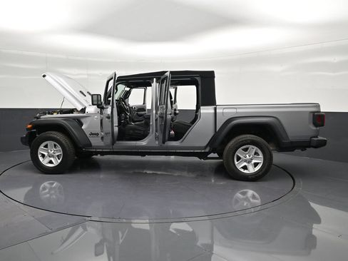 Used 2020 Jeep Gladiator Sport w/ Quick Order Package 24S AWD/4WD image 37