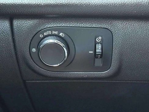 Used 2017 Chevrolet Cruze Premier image 39