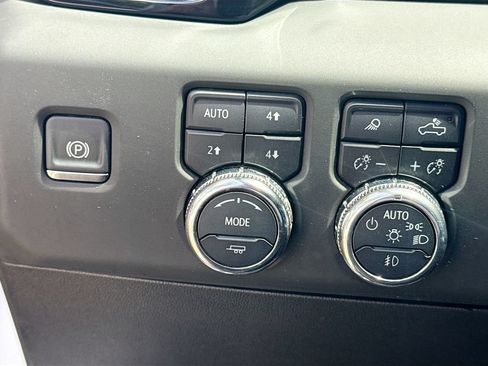 Used 2025 GMC Sierra 1500 AT4 AWD/4WD image 11