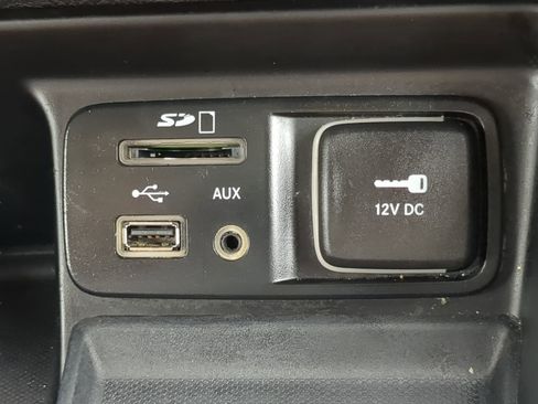 Used 2016 Jeep Cherokee Limited image 47