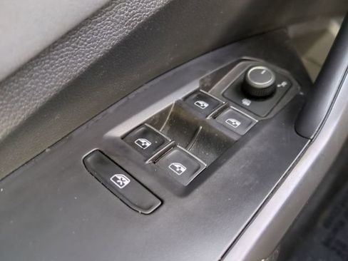 Used 2025 Volkswagen Jetta SE image 28