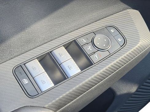 Used 2024 Mitsubishi Outlander AWD image 17