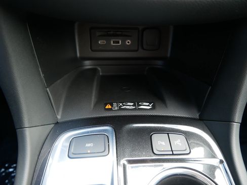 Used 2023 Chevrolet Equinox Premier AWD/4WD image 33