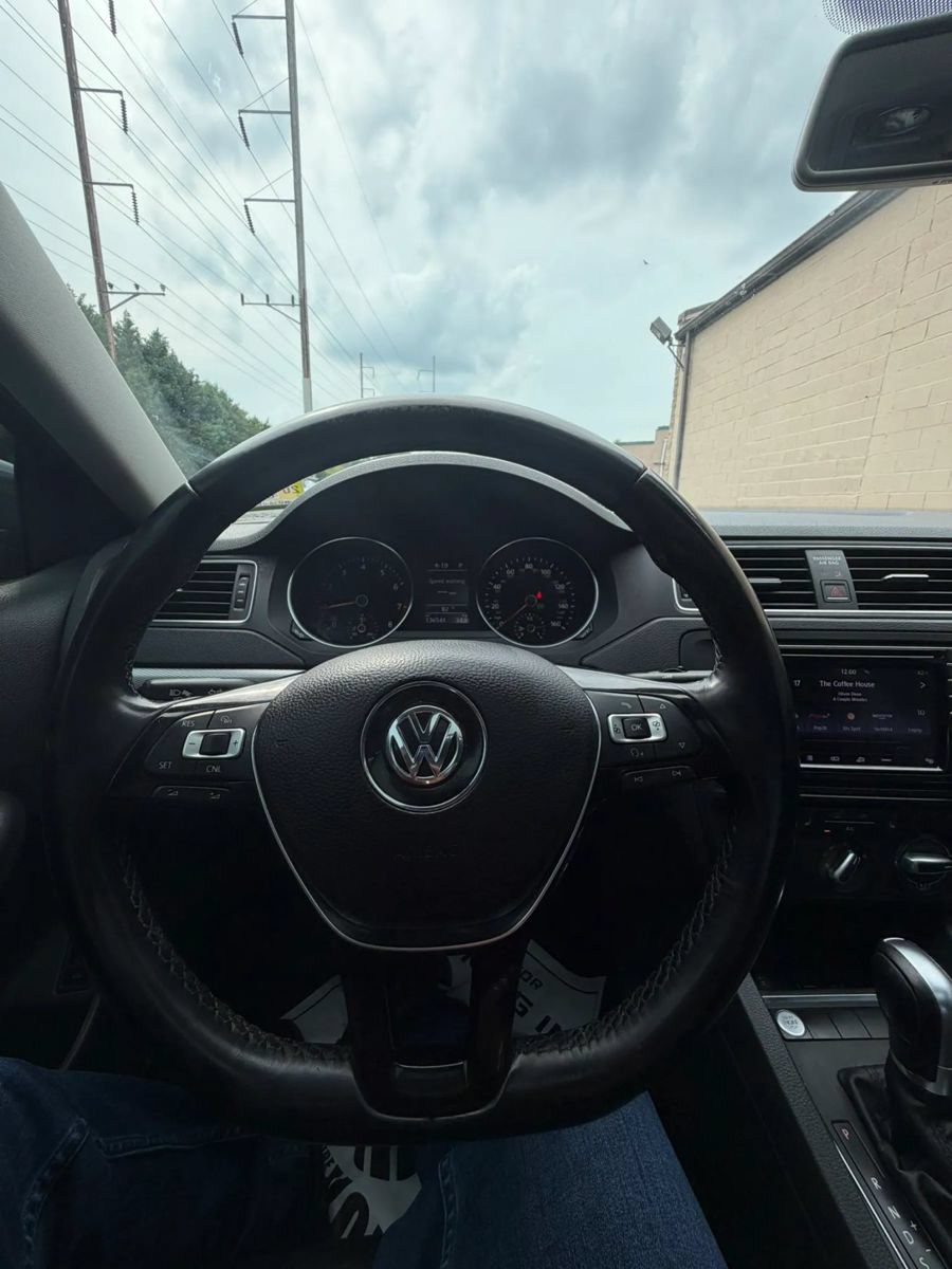Used 2017 Volkswagen Jetta SE FWD image 15
