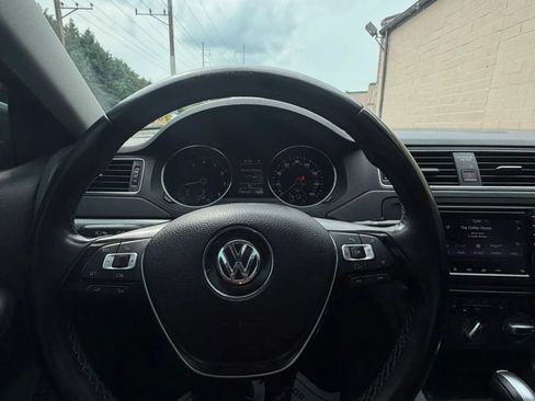 Used 2017 Volkswagen Jetta SE FWD image 15