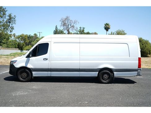 Used 2021 Mercedes-Benz Sprinter 2500 image 2