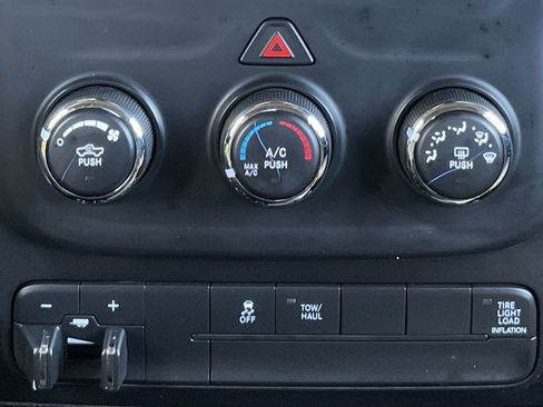 Used 2013 RAM 2500 Tradesman w/ Chrome Appearance Group AWD/4WD image 14