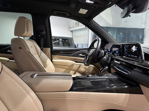 Used 2023 Cadillac Escalade Premium Luxury image 36