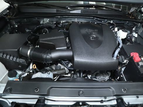 Used 2023 Toyota Tacoma SR AWD/4WD image 32