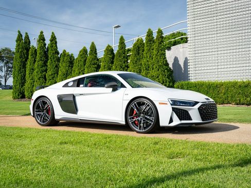 Certified 2023 Audi R8 V10 performance AWD/4WD image 9