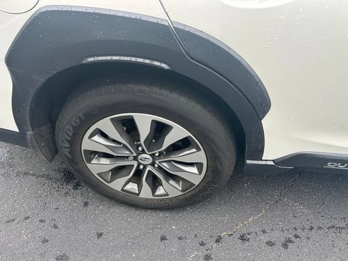 Certified 2025 Subaru Outback Touring AWD/4WD image 14