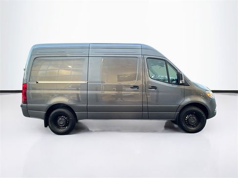 Used 2025 Mercedes-Benz Sprinter 2500 image 4