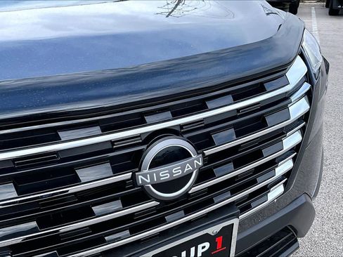 Used 2025 Nissan Rogue SV w/ SV Premium Package image 30